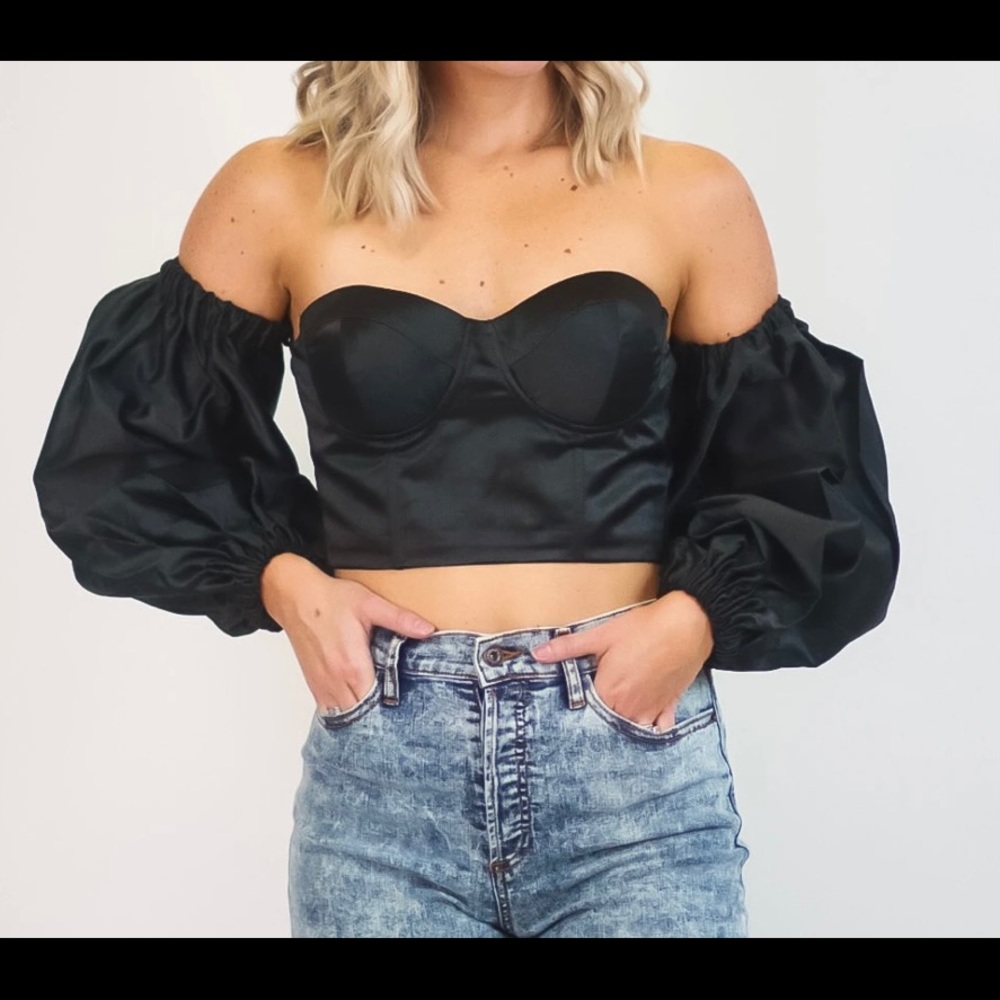 black cropped bustier with detachable sleeves